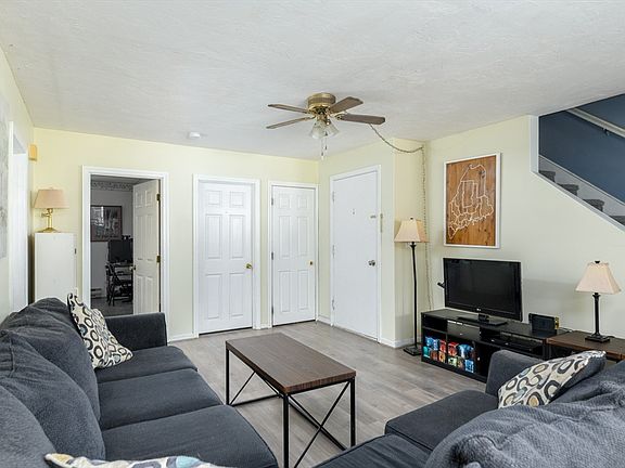 3rd image of 20 Stefaniak Ave APT 4