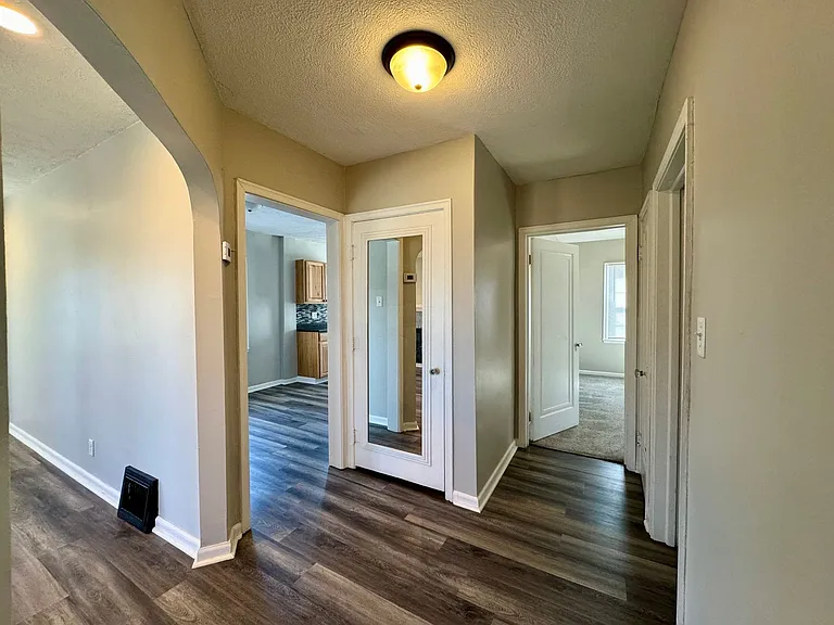 2355 Dahlen Ave — Photo 7