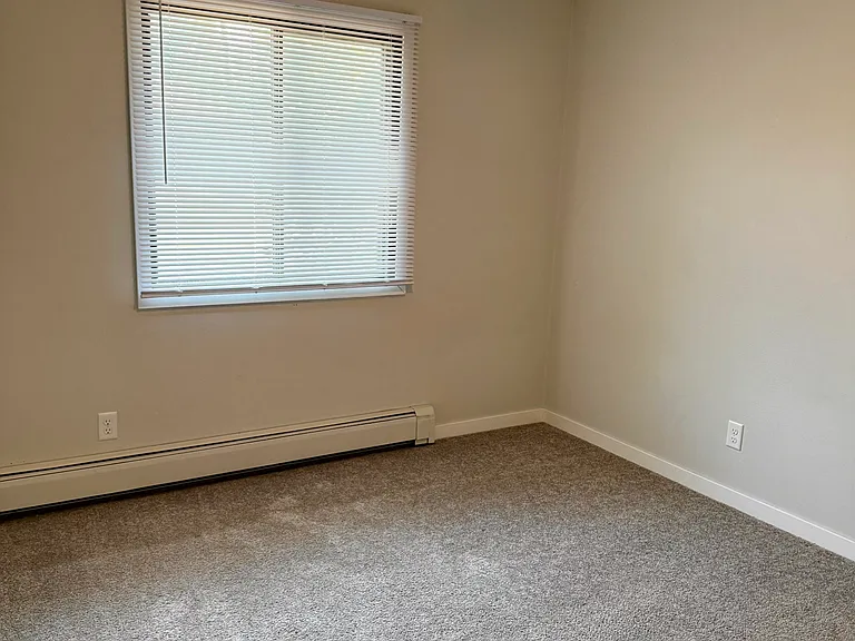 504 S Van Buren St #6 — Photo 7