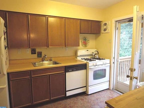 5th image of 1305 Roosevelt Ave