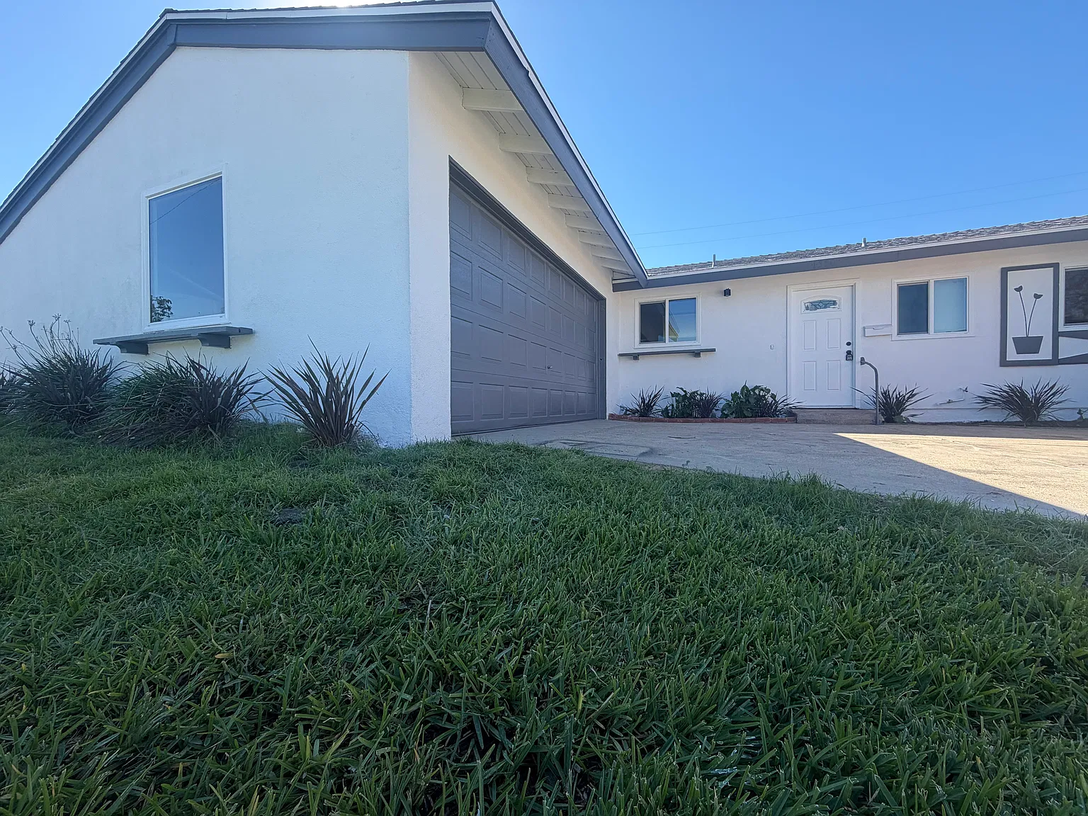 4 bed, 1.5 bath, 1248 sqft, $3,500 — Photo 1