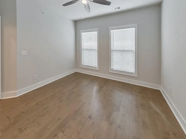 413 Bishop Ln — Photo 30