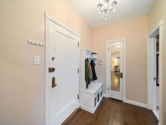 3rd image of 738 Hinman Ave APT 2E
