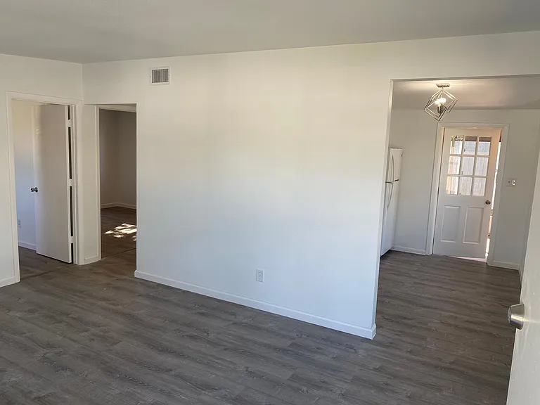 2381 Chaucer St — Photo 17