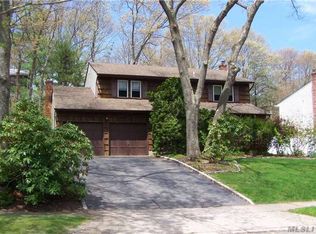 15 Harding St, Smithtown, NY 11787