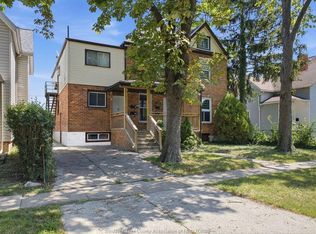 372 Lincoln Rd #2, Windsor, ON N8Y2G4