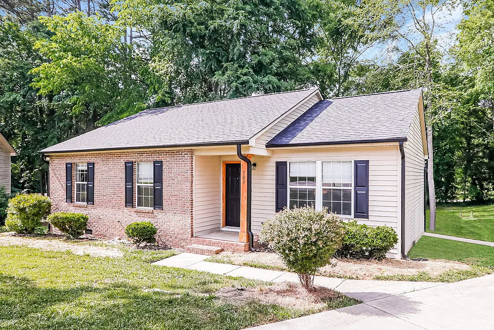 3 bed, 2.0 bath, 1188 sqft, $2,335 — Photo 3