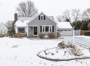 24 Woodcrest Dr, Rochester, NY 14625