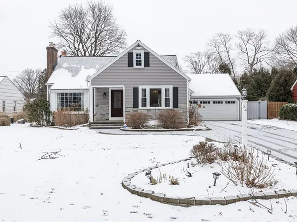 24 Woodcrest Dr, Rochester, NY 14625