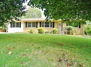 1104 Retlaw St NW, Huntsville, AL 35816