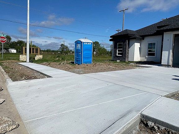 5th image of 2964 Douglas Way