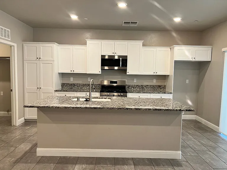 2137 La Vona Ave — Photo 31