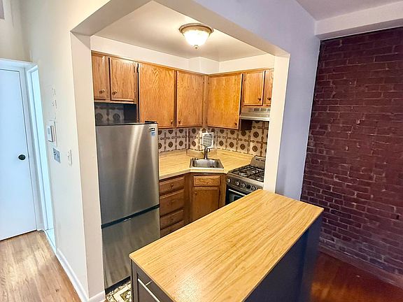 5th image of 9 W 69th St APT 4R