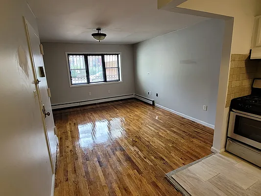 Rented by Signature Property Realty | media 15