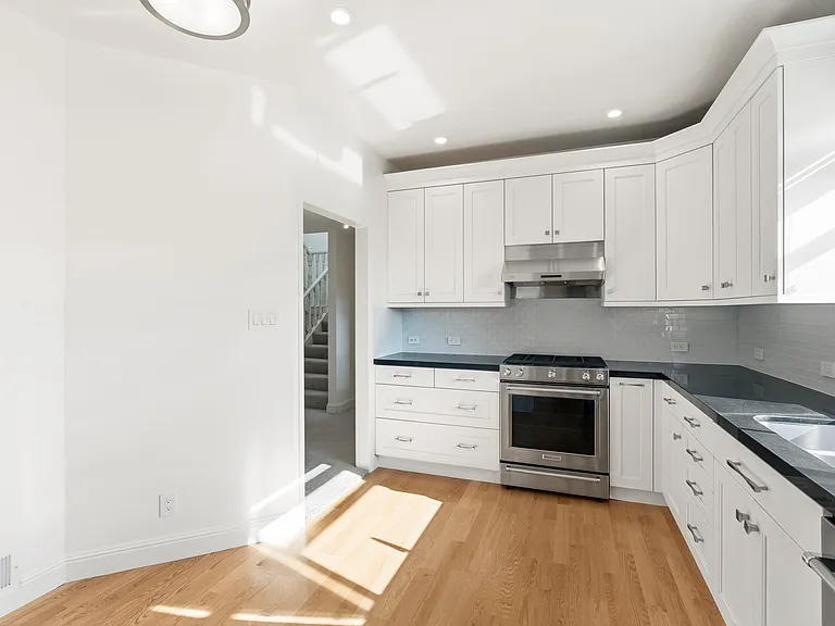 1924 Filbert St #2 — Photo 6