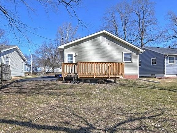 3rd image of 19 Kaydon Dr
