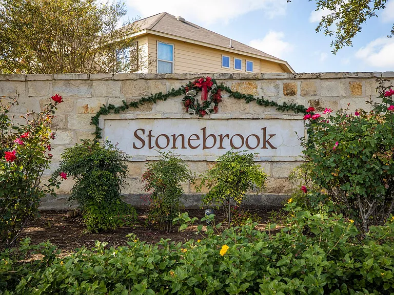 433 Stonebrook Dr — Photo 36