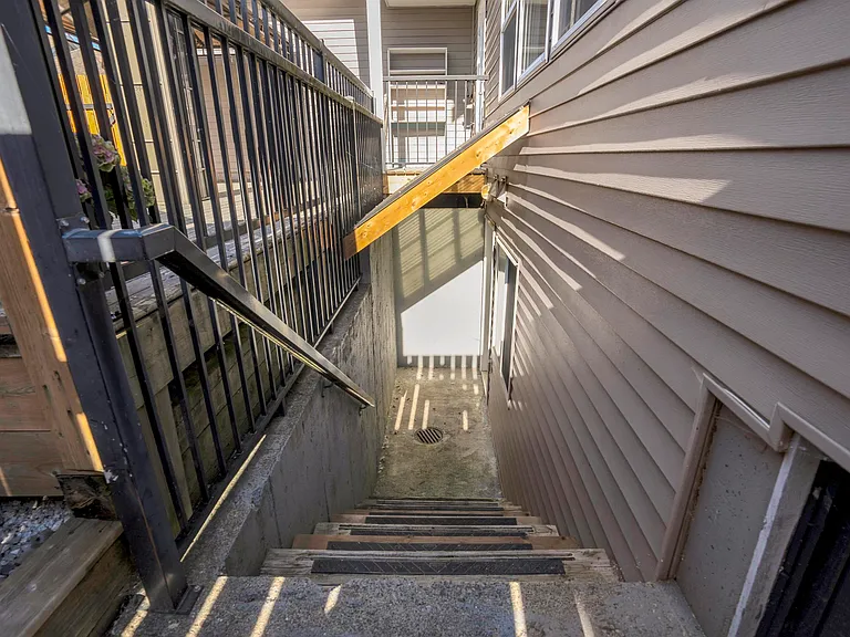 16459 59a Ave #BASEMENT — Photo 4