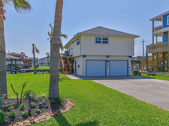 2nd image of 21923 Frio Dr