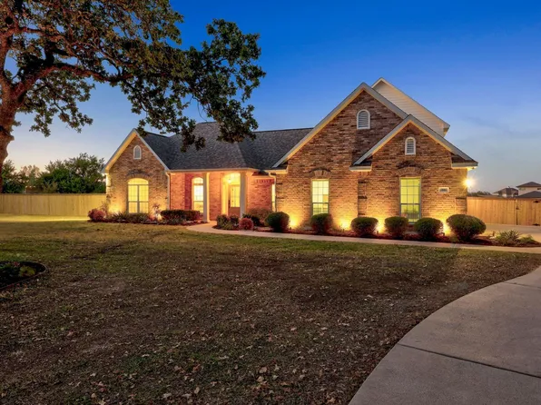 116 Oak Plaza Dr, Georgetown, TX 78628