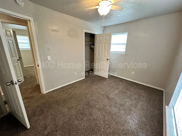 8417 S Villa Ave — Photo 23