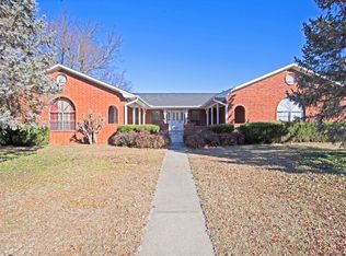 700 Fairway Cir, Springdale, AR 72764