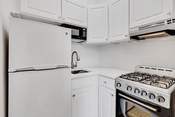 Rented by Compass | media 22