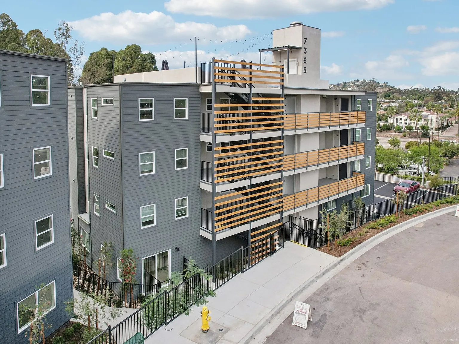 40rty on Colony — Photo 4