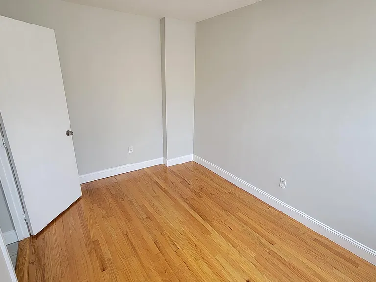 220 Hanover St #24 — Photo 7
