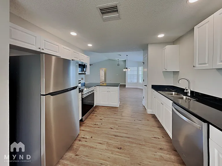2069 Banbury Ln — Photo 4