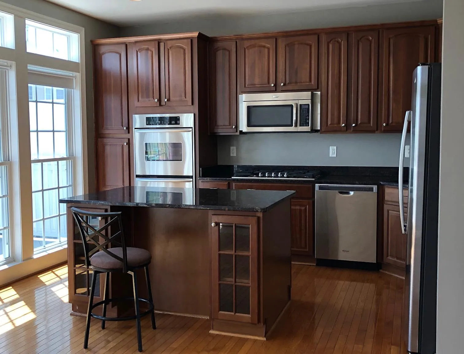 4 bed, 3.5 bath, 2200 sqft, $2,500 — Photo 3