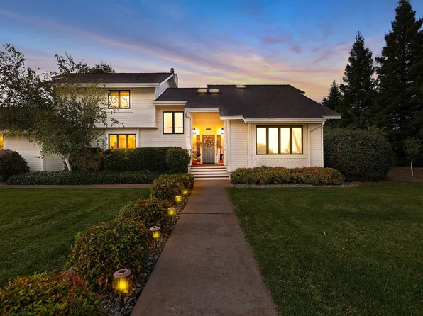 8143 Green Acres Ln, Redding, CA 96002