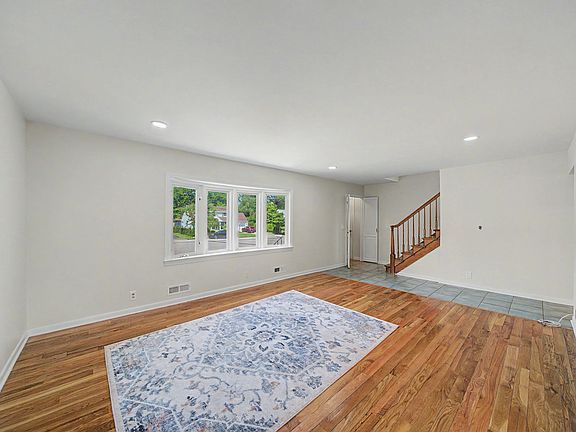 3rd image of 35-10 Lindsay Rd