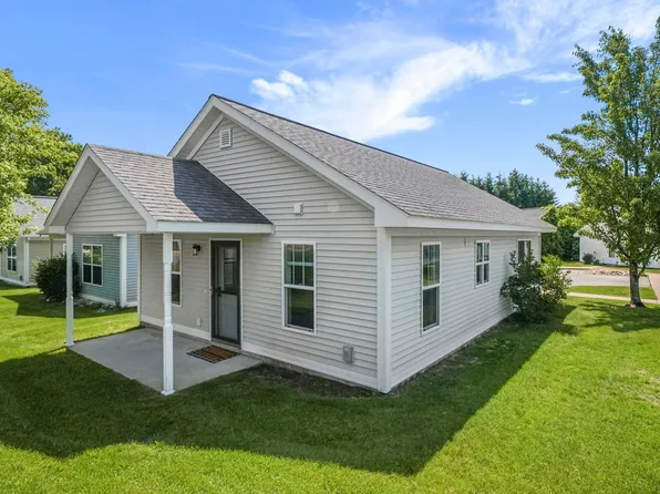 1066 Weathervane Pl, Traverse City, MI 49696