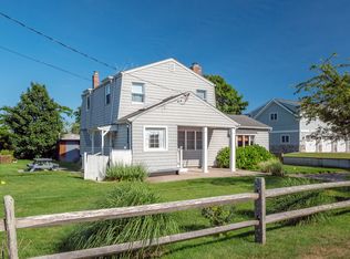 39 Gardners Ln, Hampton Bays, NY 11946
