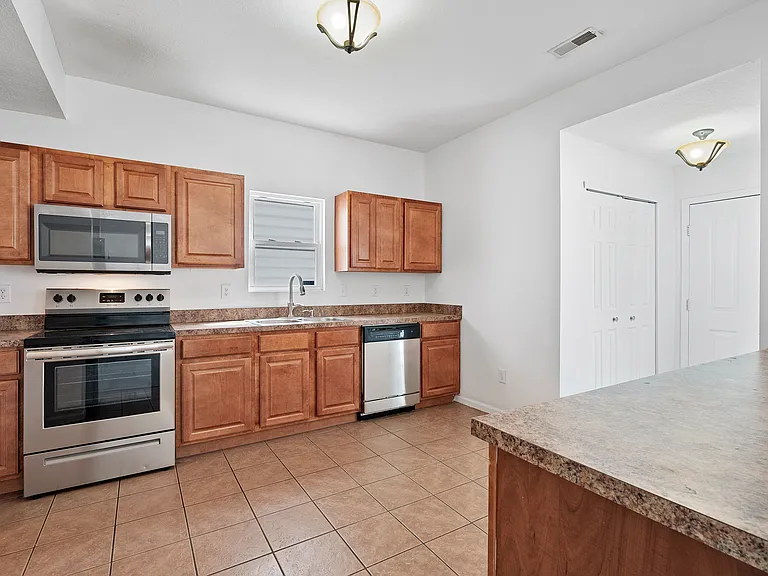 4035 Redroyal Ave — Photo 14
