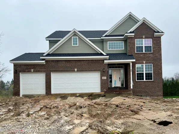 2001 Crested Butte Dr, White Lake, MI 48383