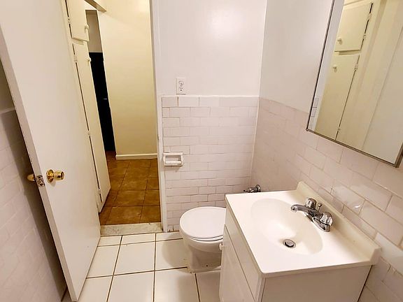 3rd image of 2078 Mohegan Ave Floor 2