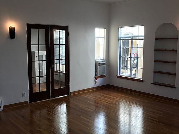 2nd image of 833 S Mansfield Ave #102