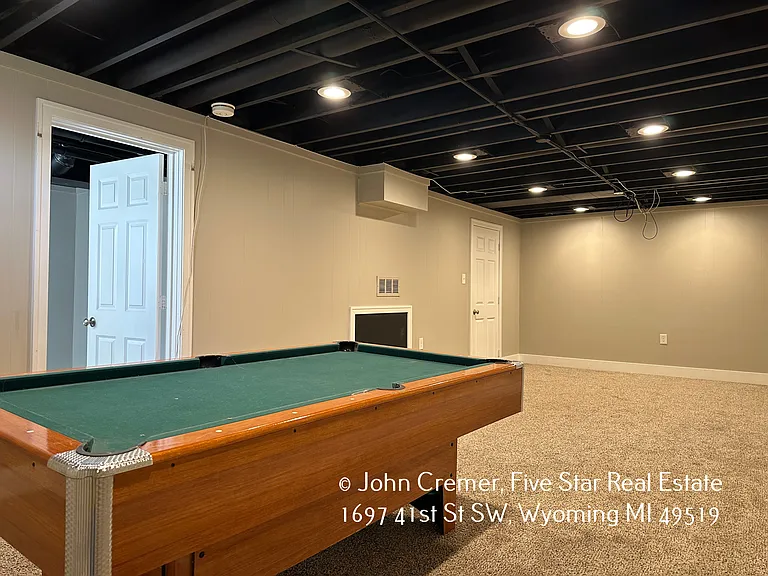 1697 41st St SW — Photo 32