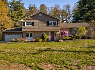 71 Craigemore Cir, Avon, CT 06001