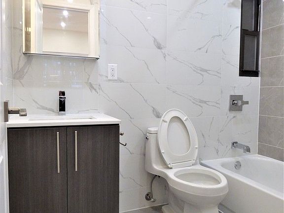 3rd image of 526 E 85th St APT 6B