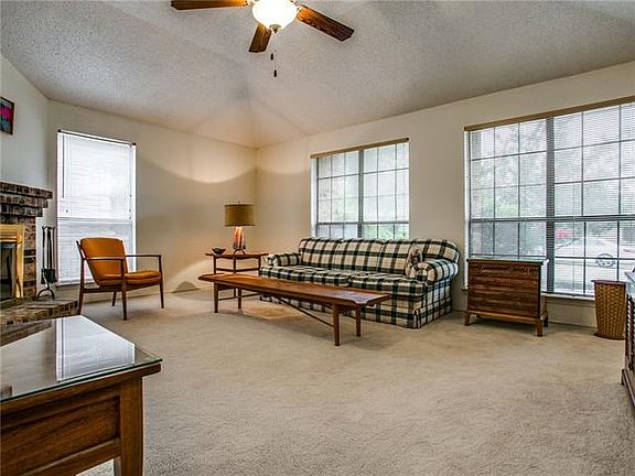 2nd image of 2424 Chestnut Way