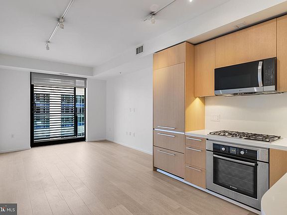 4th image of 920 I St NW APT 812