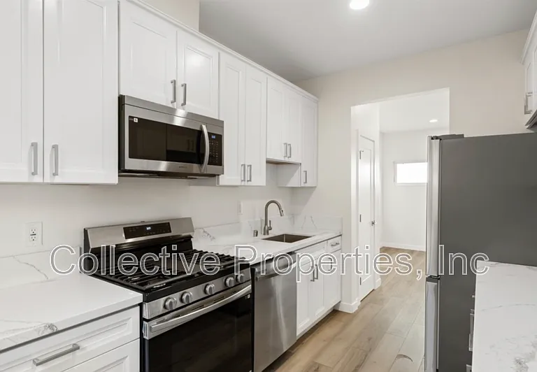 2715 Columbia St #102 — Photo 3