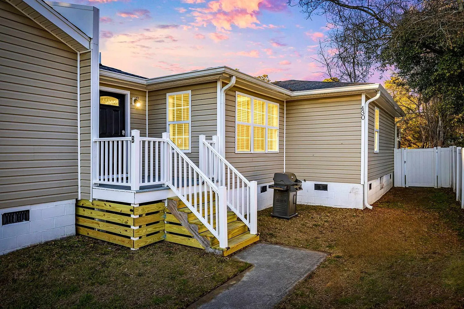 3 bed, 2.0 bath, 1194 sqft, $4,350 — Photo 3