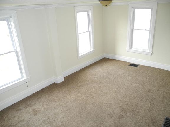 4th image of 256 Mount Airy Ave