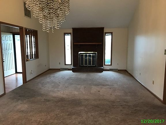 3rd image of 1005 Pin Oak Dr