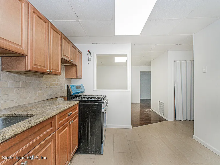 1255 Bay St #1 — Photo 28