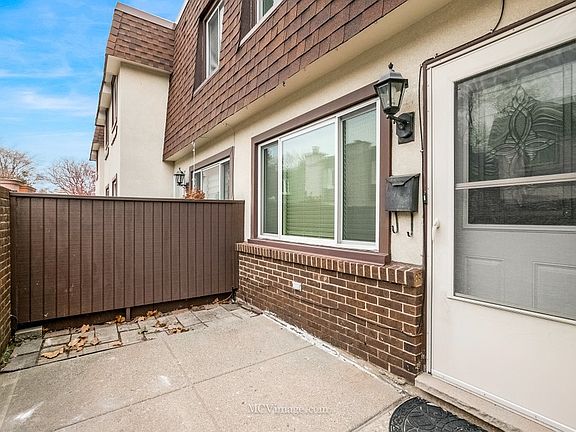 3rd image of 4032 Almansa Ln